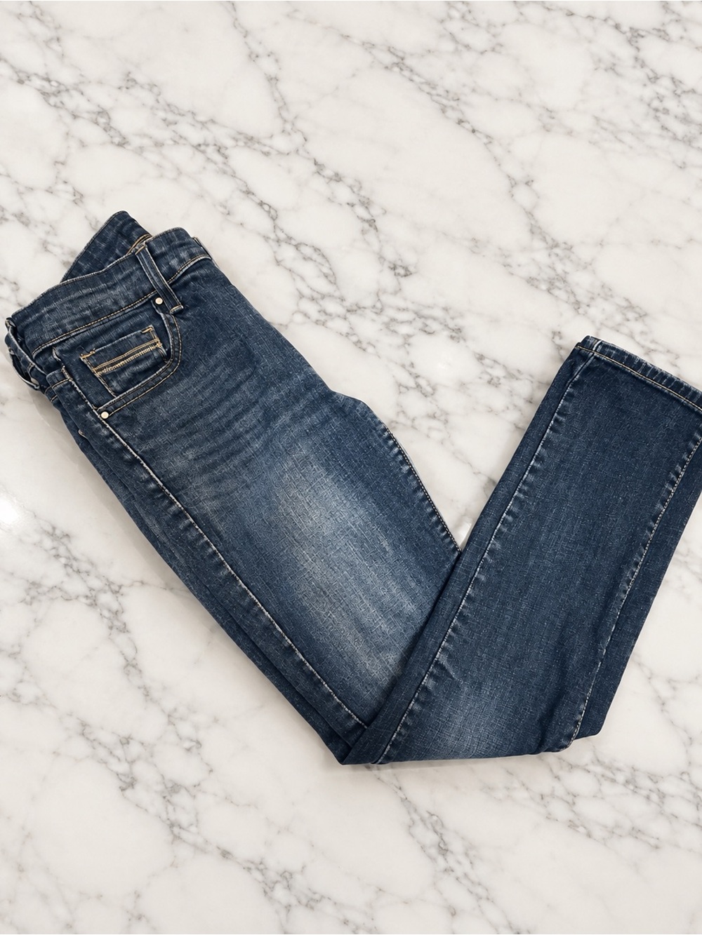 Levi's Dark Wash Mid rise Skinny Jeans - Women's